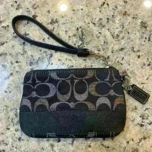 Coach Wristlet w/Hang Tag